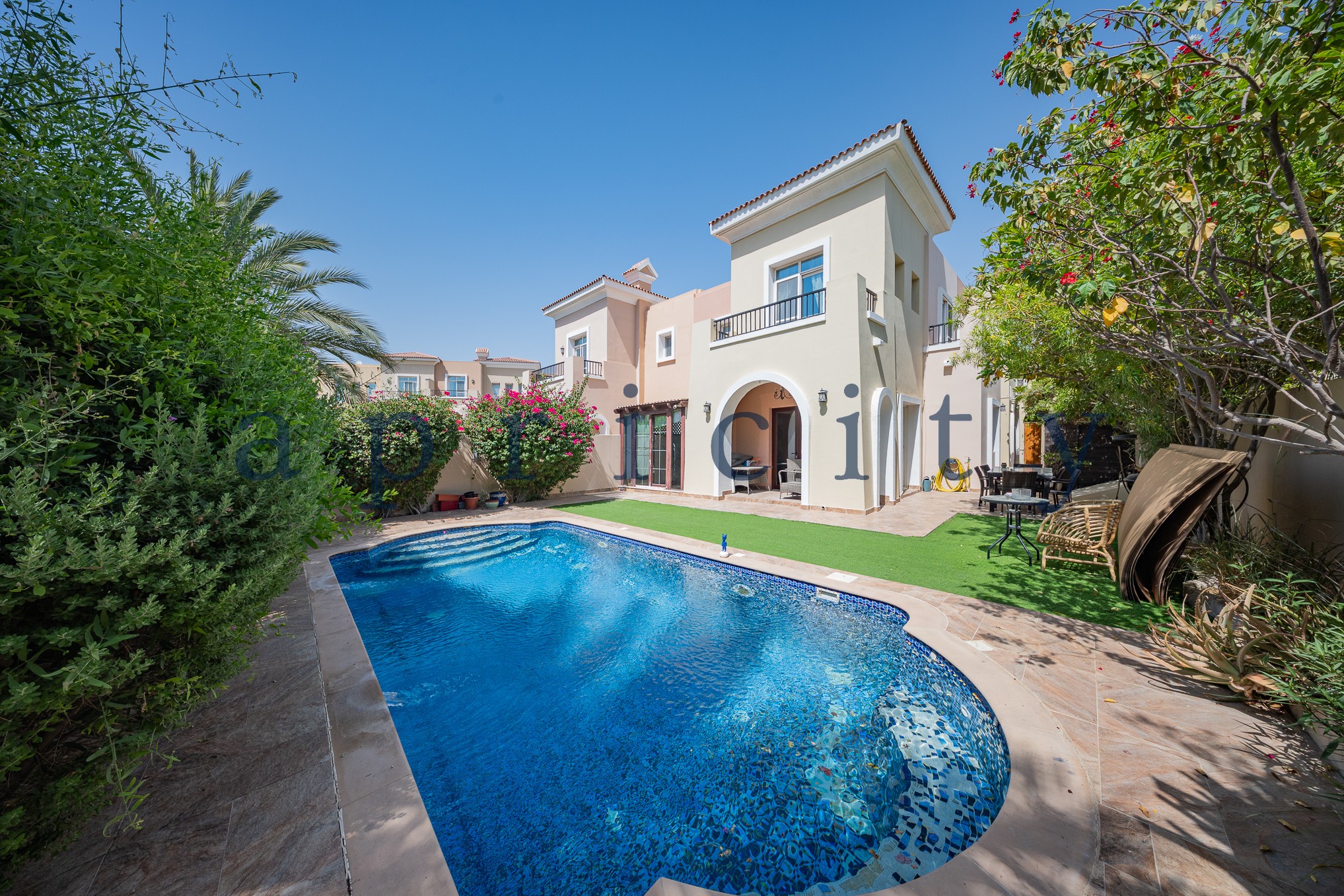 Exclusive | Lake Backing Townhouse | Private Pool 